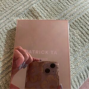 Patrick Ta creme foundation and finishing powder Palette Color Light 2